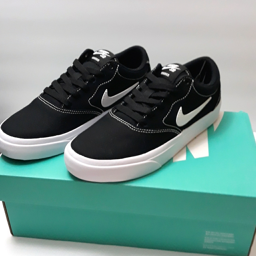 Nike Boys SB Charge NWOT